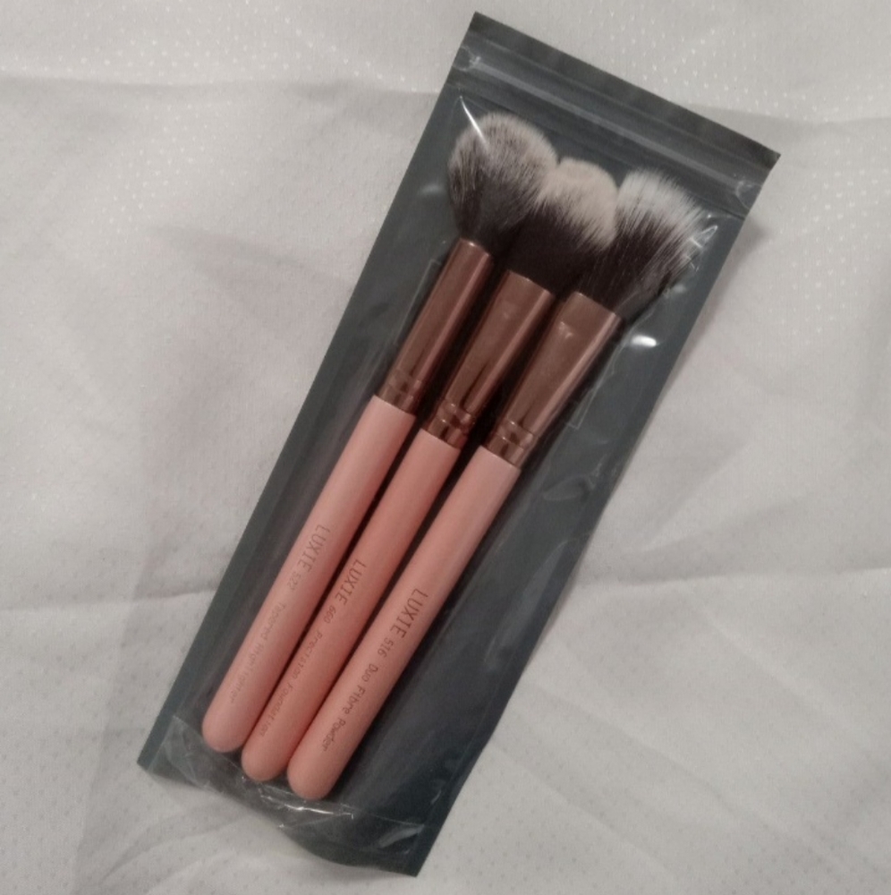 Luxie makeup brush set Tapered Highlighter Precision Foundation Duo Fibre Powder